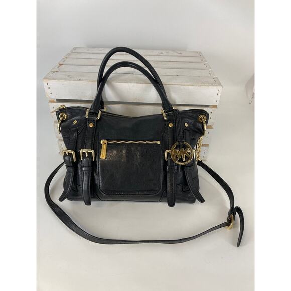 MICHAEL KORS, LARGE BLACK LEATHER CROSSBODY BAG WITH CHARM - Picture 1 of 14